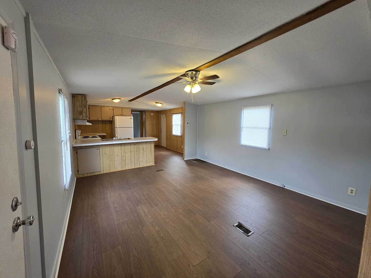 105 Colonial Court/Froehlich - 1 — Photo 2