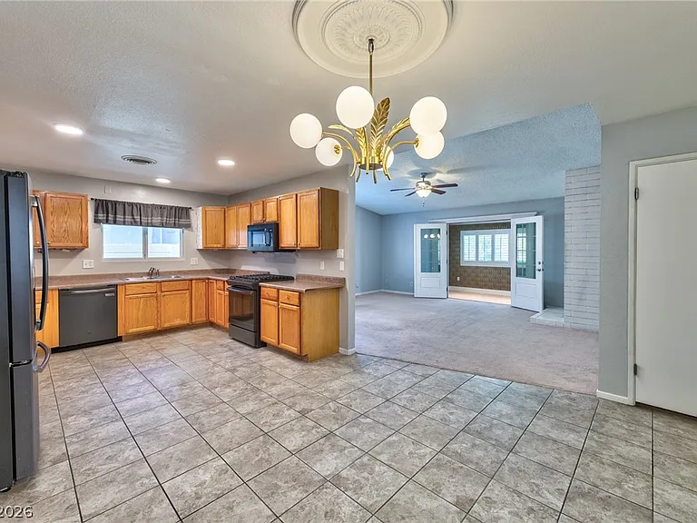 1824 Saylor Way — Photo 4