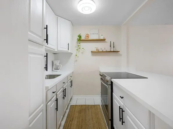 2111 NE 56th Street #203, Fort Lauderdale, FL 33308