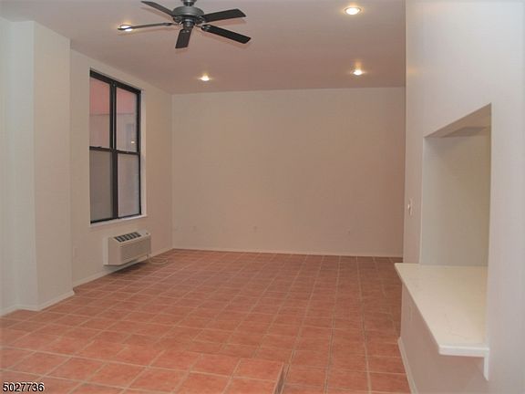 4th image of 111 Mulberry St APT 4