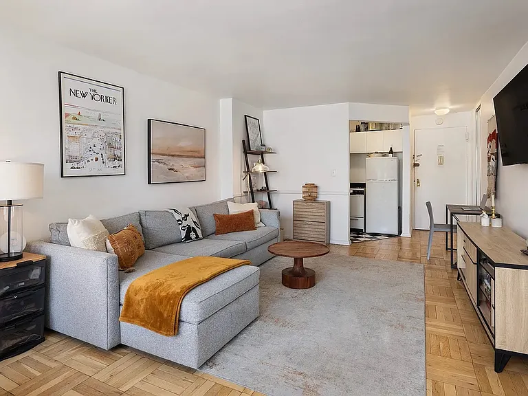 245 E 24th St #16A — Photo 3