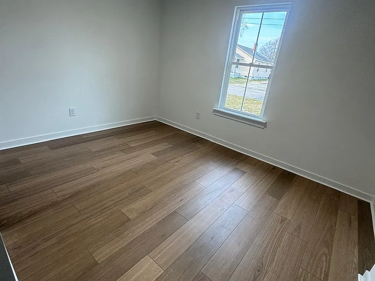 512 Crump St — Photo 7