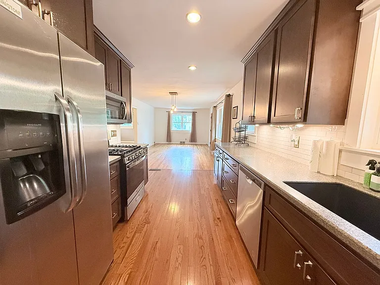 1612 N Roosevelt Ave — Photo 2