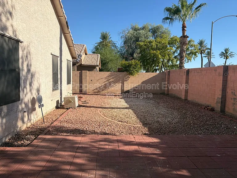 7816 N 54th Ln — Photo 28