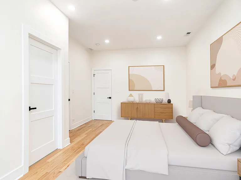 416 N Troy St #1 — Photo 12