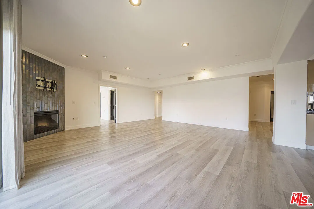 3 bed, 3.0 bath, 1890 sqft, $4,600 — Photo 4