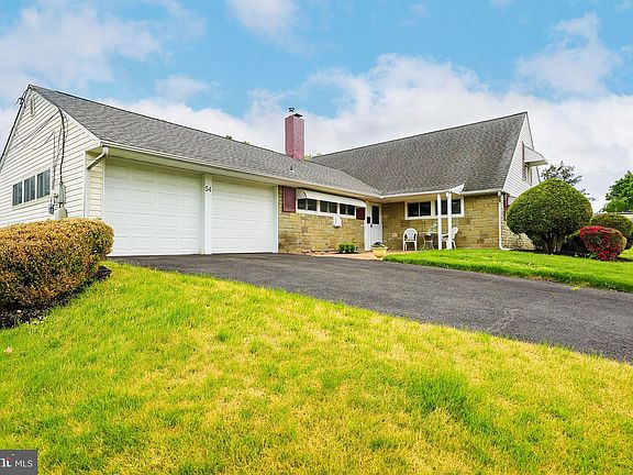 5th image of 54 Red Berry Rd