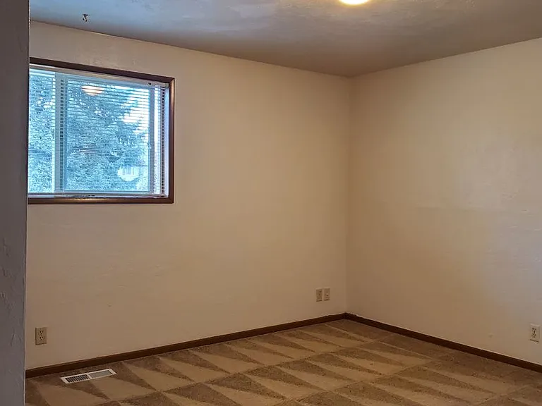 085-Applewood Apartments — Photo 5