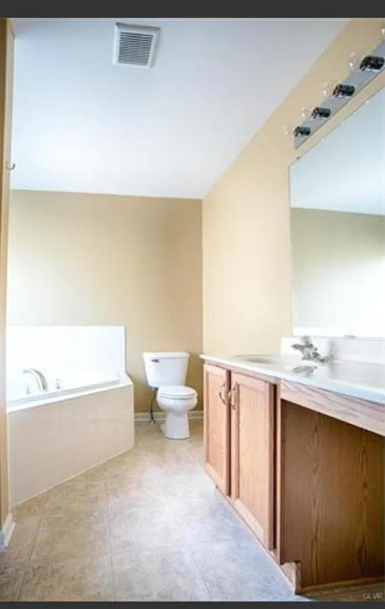 3 bed, 2500 sqft, $2,850 — Photo 3