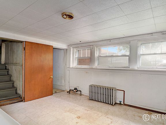 5th image of 5422 W Wrightwood Ave