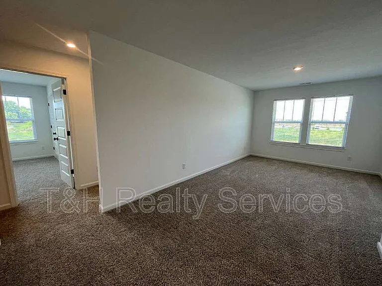 9275 Loyola Way — Photo 16