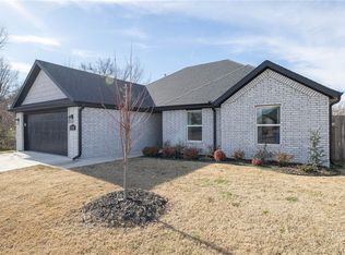 1714 S 11th Pl, Rogers, AR 72756