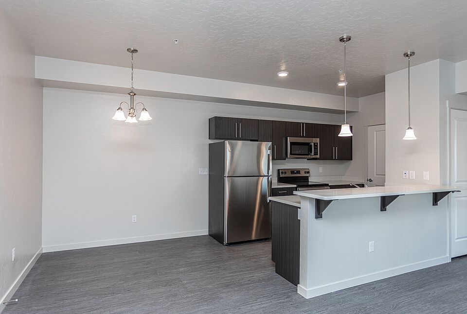 Quail Point Apartments 16070 N Merchant Way 16070 N Merchant Way