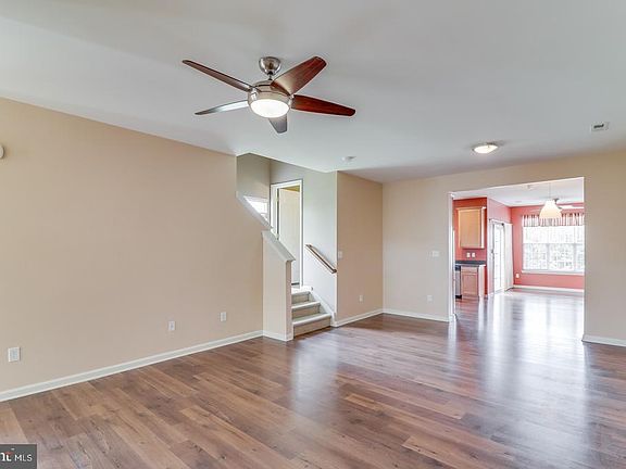 5th image of 375 Wilmore Dr