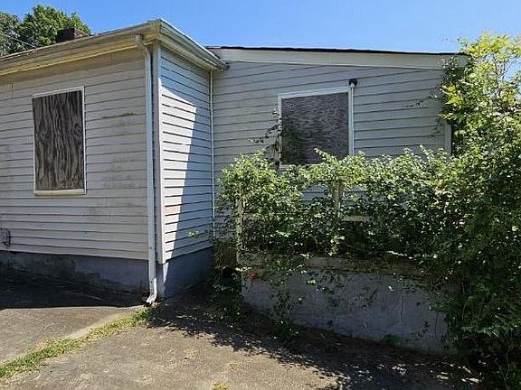 3rd image of 130 Johnson St