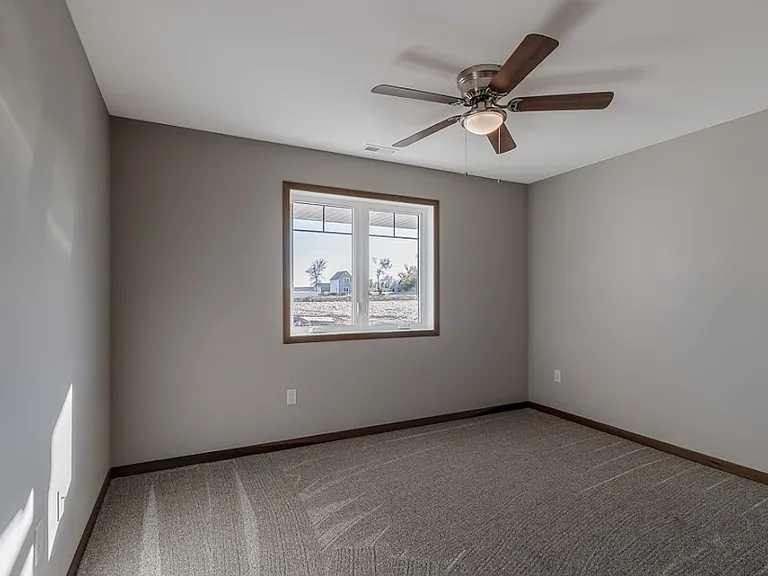 649 Luiken St — Photo 16