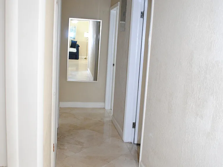 SE 10th Ter — Photo 23