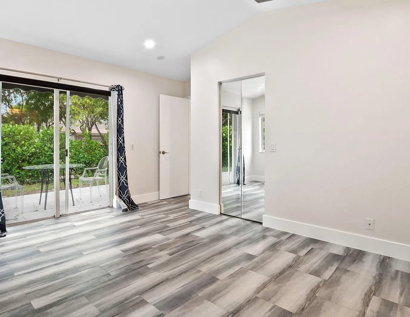 3 bed, 2.0 bath, 1499 sqft, $4,150 — Photo 3