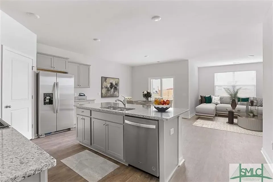 4 bed, 1774 sqft, $2,200 — Photo 3