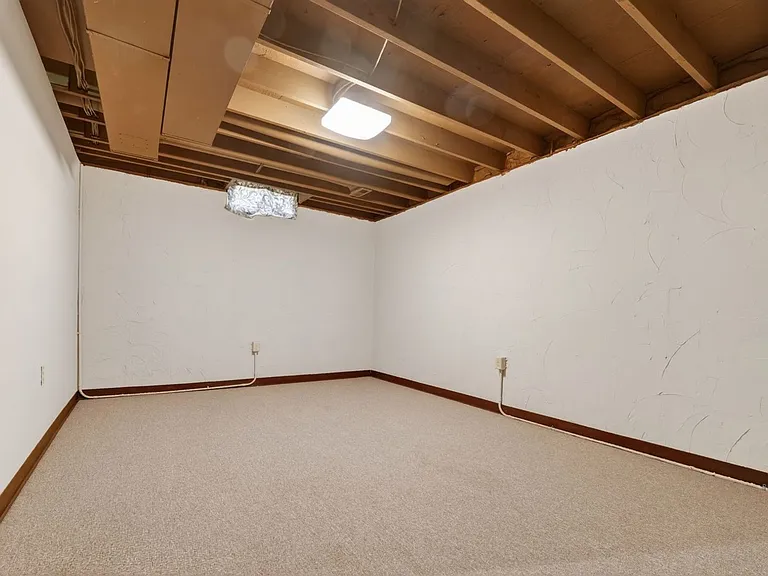 8432-8434 W Thurman St — Photo 17