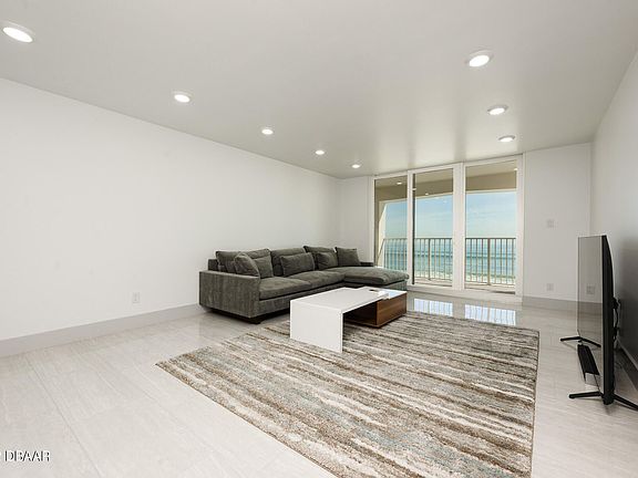 5th image of 89 S Atlantic Ave APT 303