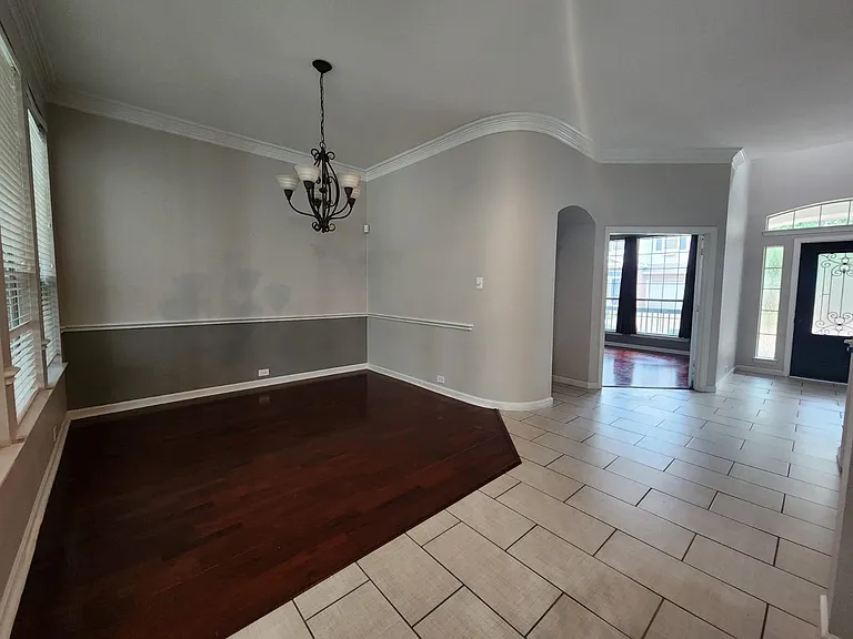 2410 Grizzly Run Ln — Photo 9