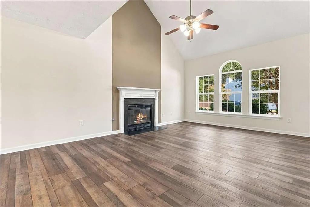 4 bed, 2.5 bath, 1837 sqft, $2,450 — Photo 3