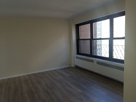 5th image of 6118 N Sheridan Rd APT 1207