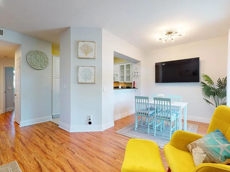 36 Campton Pl — Photo 8