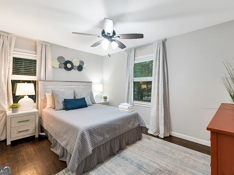 240 Lake Dr — Photo 17