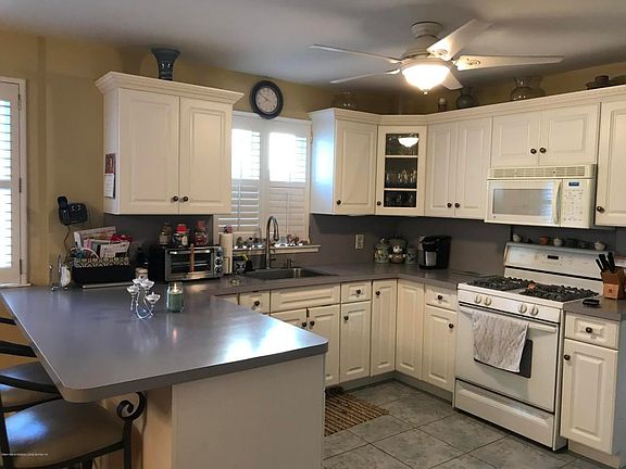 5th image of 23 Vanessa Ln
