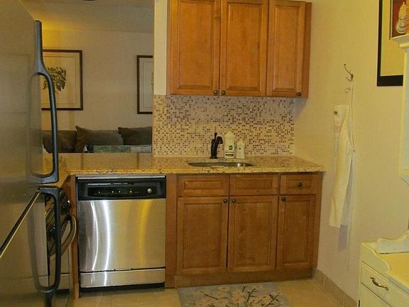 3rd image of 1304 Midland Ave APT B44