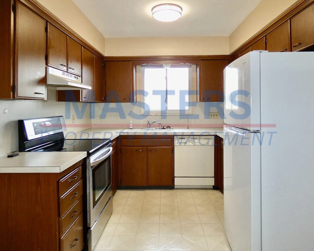 Building Photo - 135 Edgewood Dr