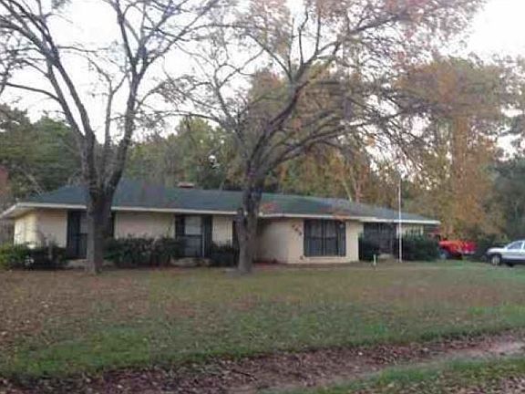 2nd image of 706 Hillcrest Ln