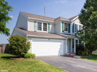 16165 Laurel Oak Dr, Crest Hill, IL 60403