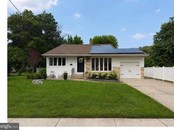 1530 N Bowling Green Dr, Cherry Hill, NJ 08003