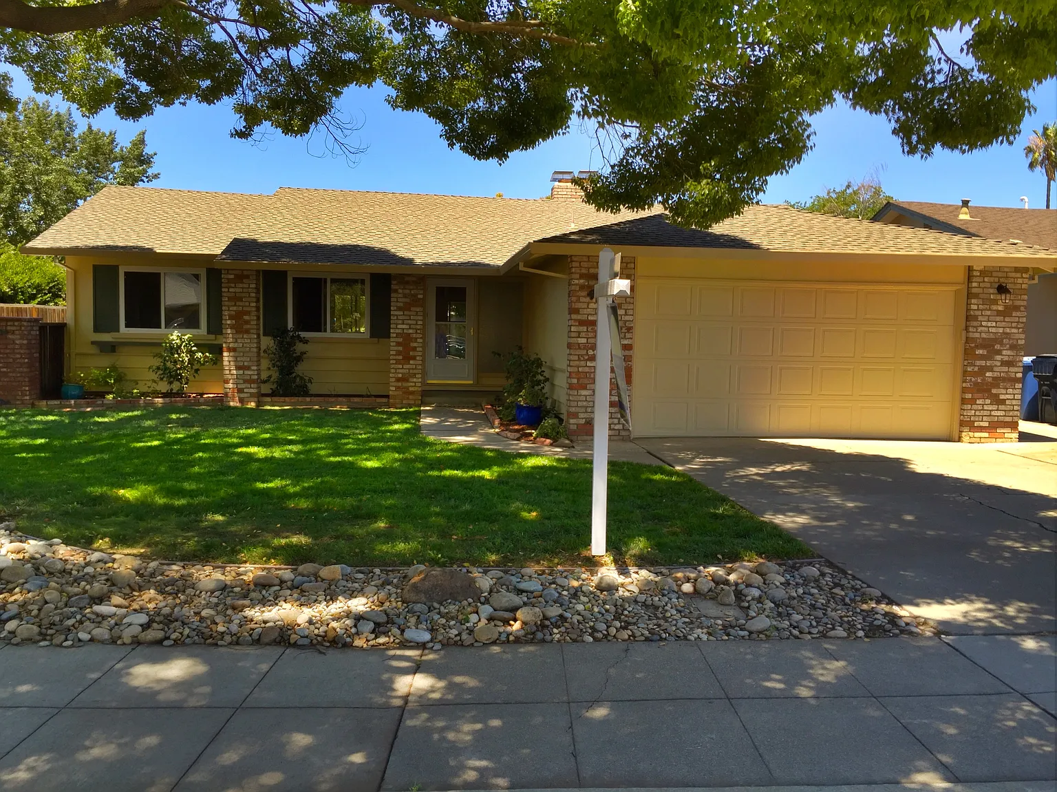 448 Encino Dr photo 1