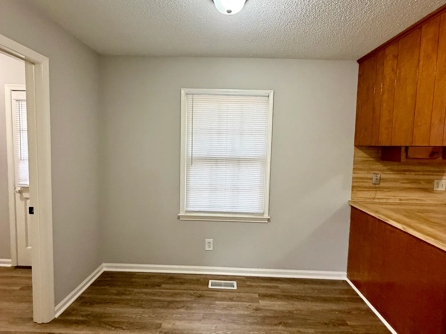 3 bed, 1077 sqft, $1,295 — Photo 3