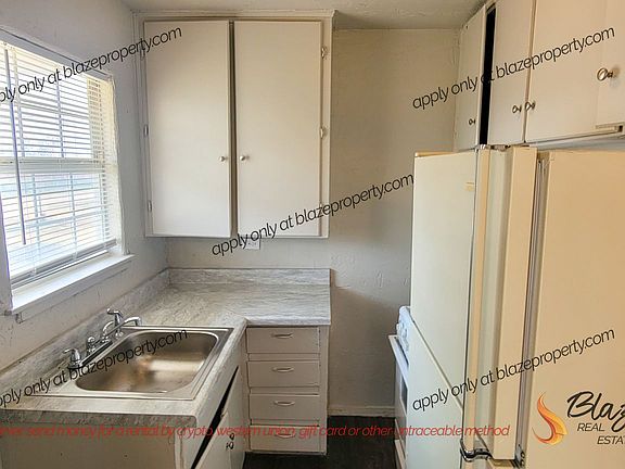 3rd image of 1006 N Lake St #1006
