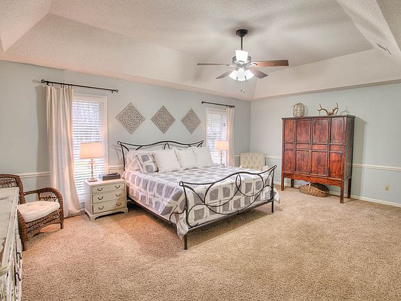 3rd image of 2955 Country Place Dr E