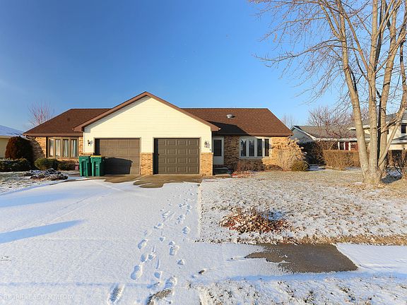 4th image of 670 W Daisy Pl