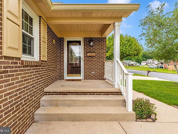 4th image of 111 Vista Ave