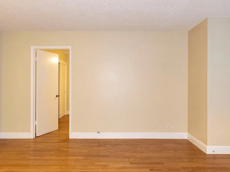 2297 Sutter St — Photo 5