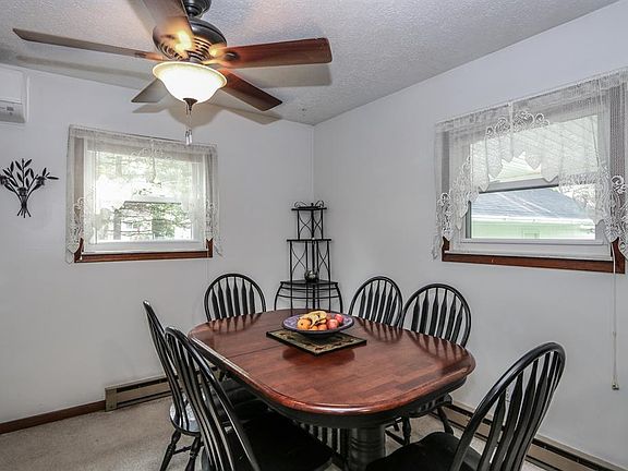 5th image of 4064 Mohegan Ave