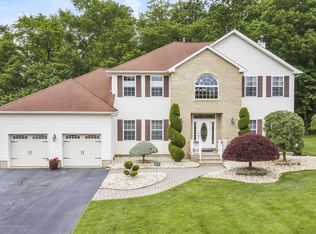 23 Red Oak Ct, Monroe Township, NJ 08831