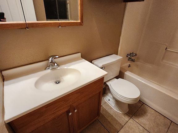 5th image of 304 Monica St