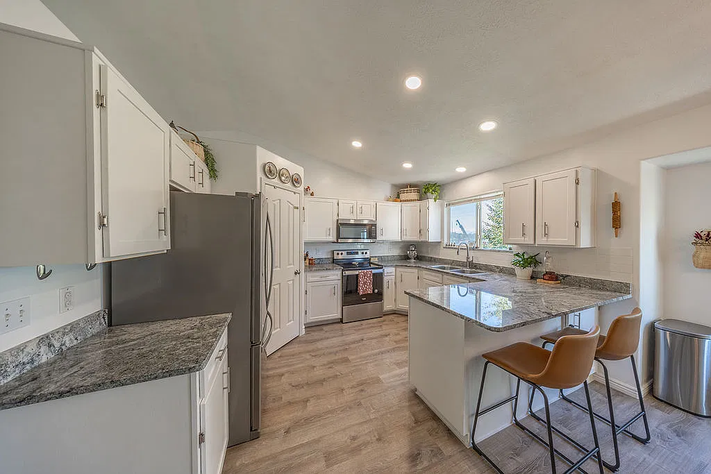 2674 S 75 E - LC - 1 — Photo 2