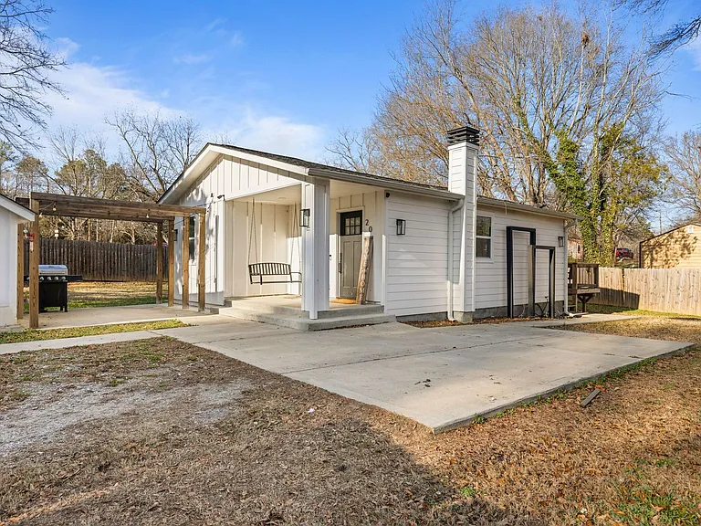 20 Virginia Dr — Photo 1