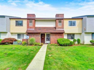 53 Pointe Cir S, Coram, NY 11727