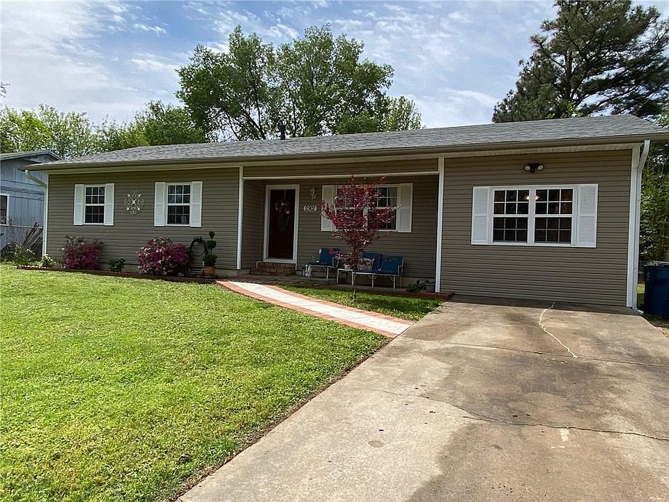 1st image of 2302 SE Beth Ln